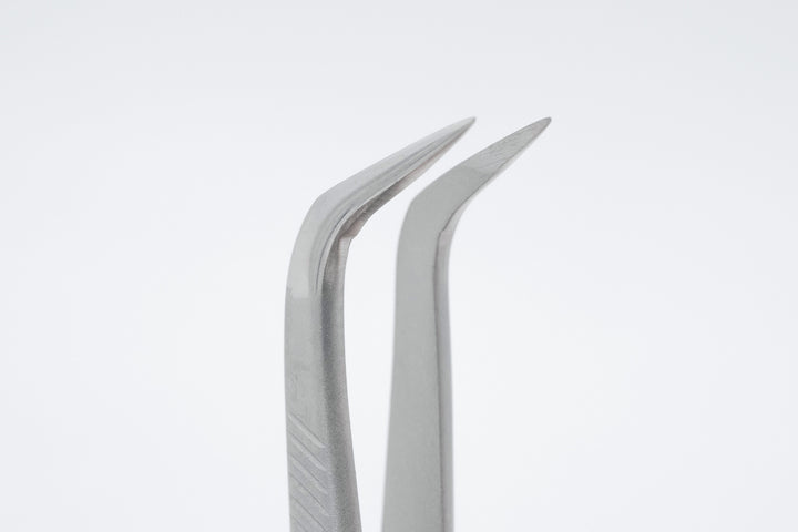 Curved Tweezer with Pointed Tips Classic 10 Type 11 (T3-10-05 or P-05)